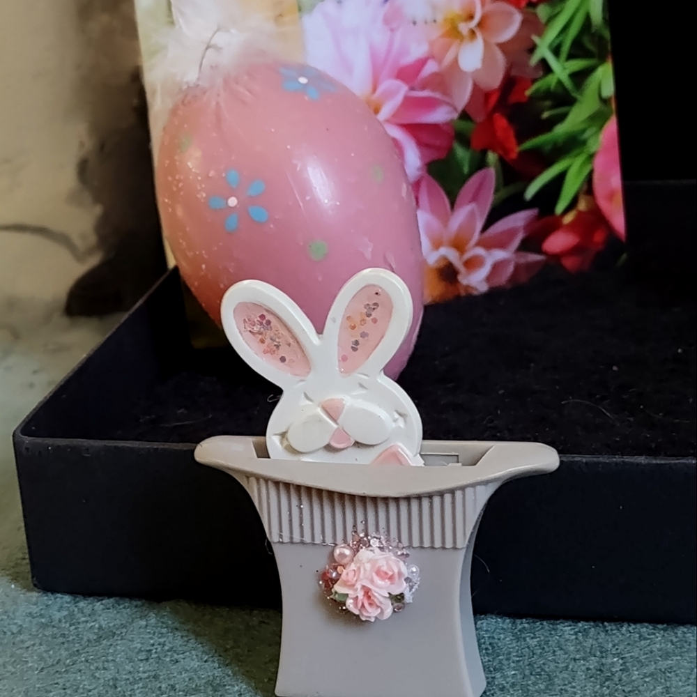 Vintage Avon Pop-up Rabbit In Hat Pin - Picture 8 of 17